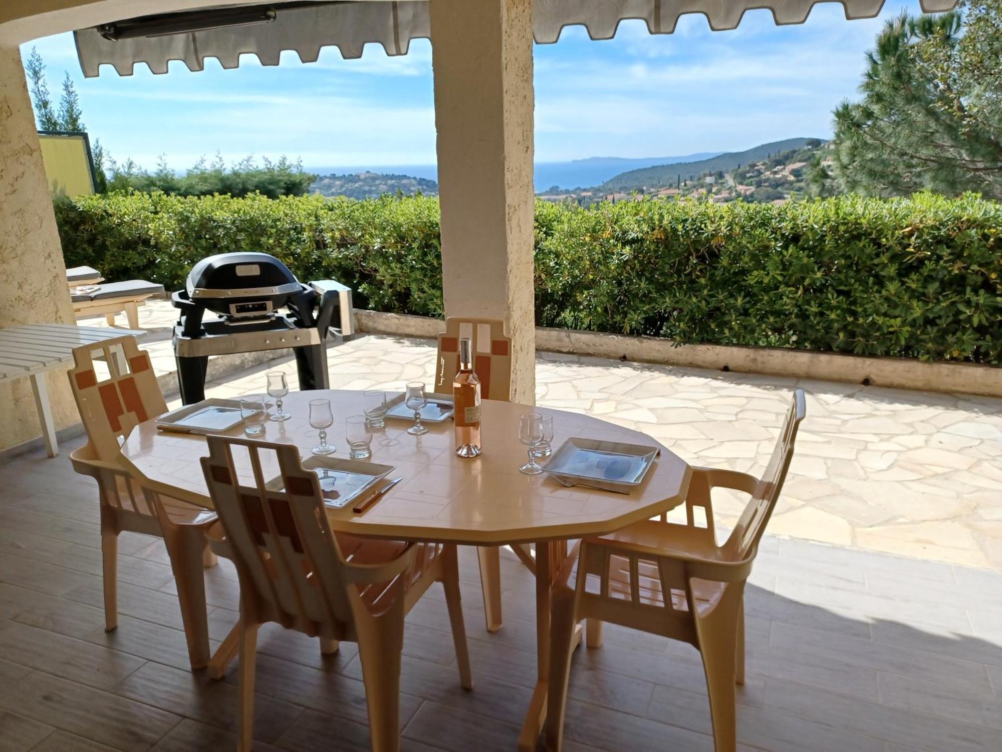 Appartement Rez De Jardin Dans Villa Vue Mer キャバレール・シュル・メール エクステリア 写真