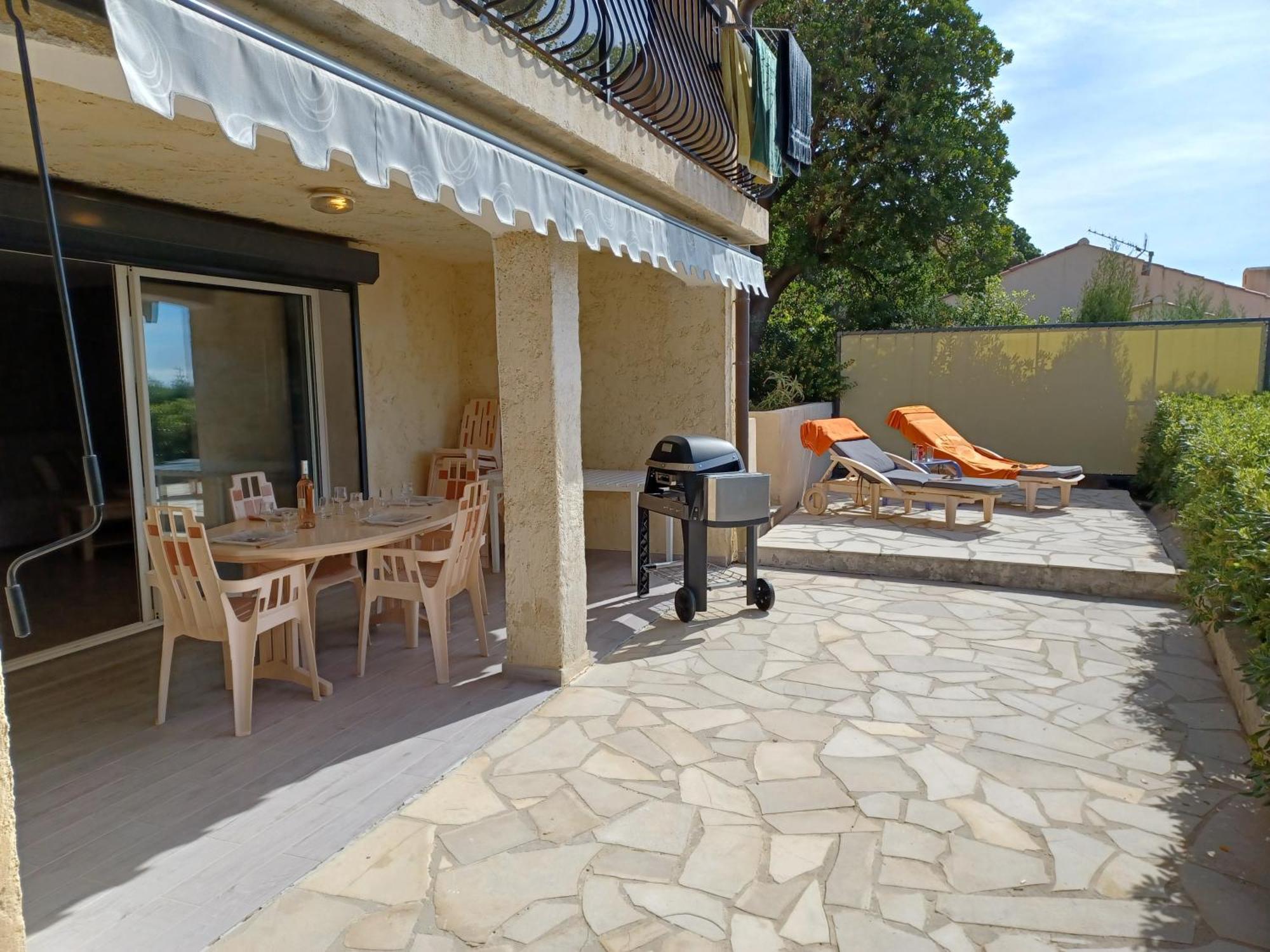 Appartement Rez De Jardin Dans Villa Vue Mer キャバレール・シュル・メール エクステリア 写真