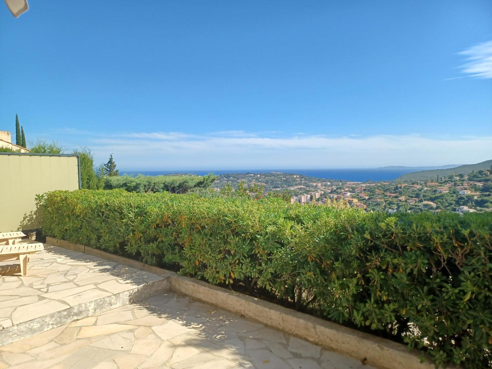 Appartement Rez De Jardin Dans Villa Vue Mer キャバレール・シュル・メール エクステリア 写真